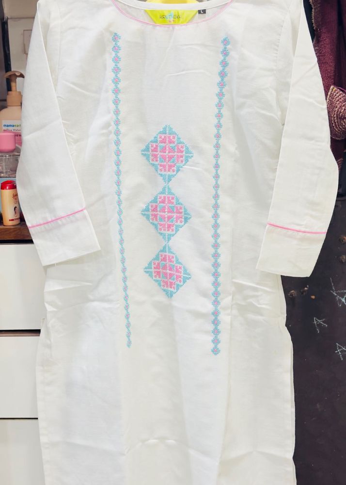 White Embroidered Kurta