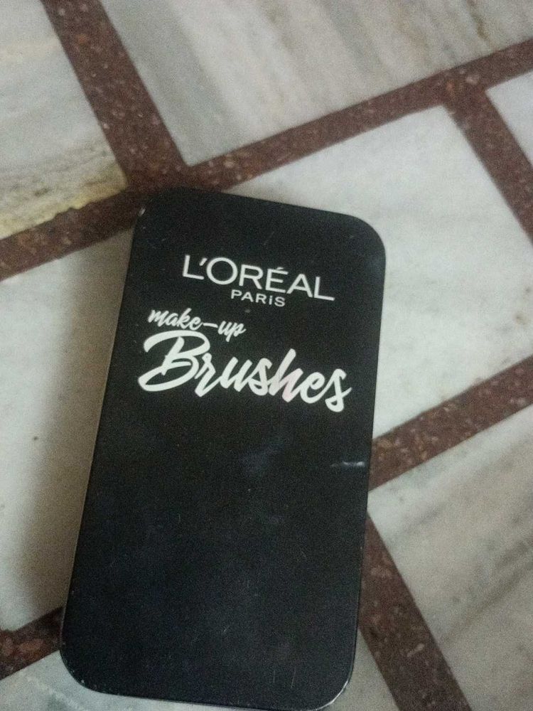 L'Oreal Make-Up Brushes