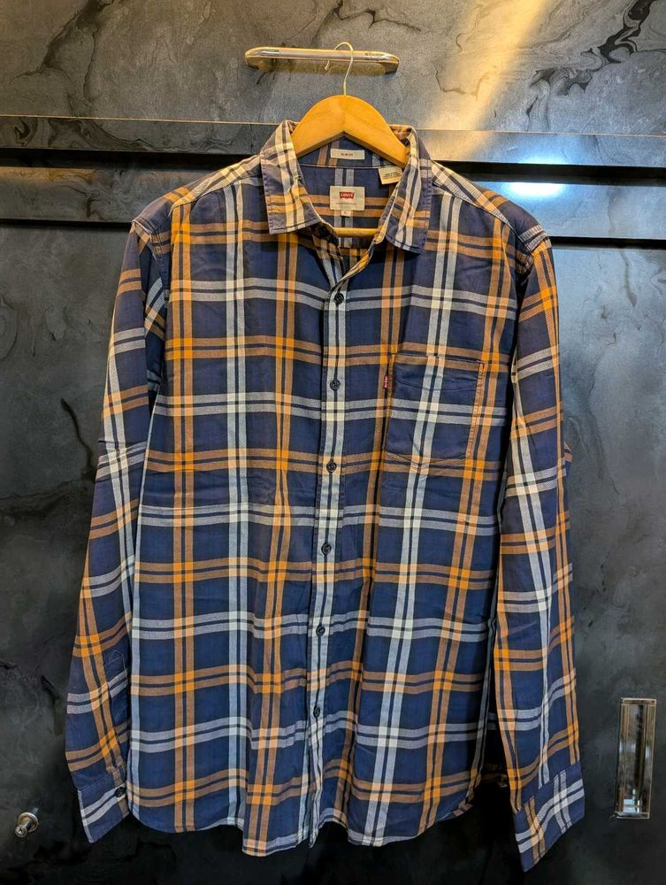 Levi’s Bold Plaid Essential!