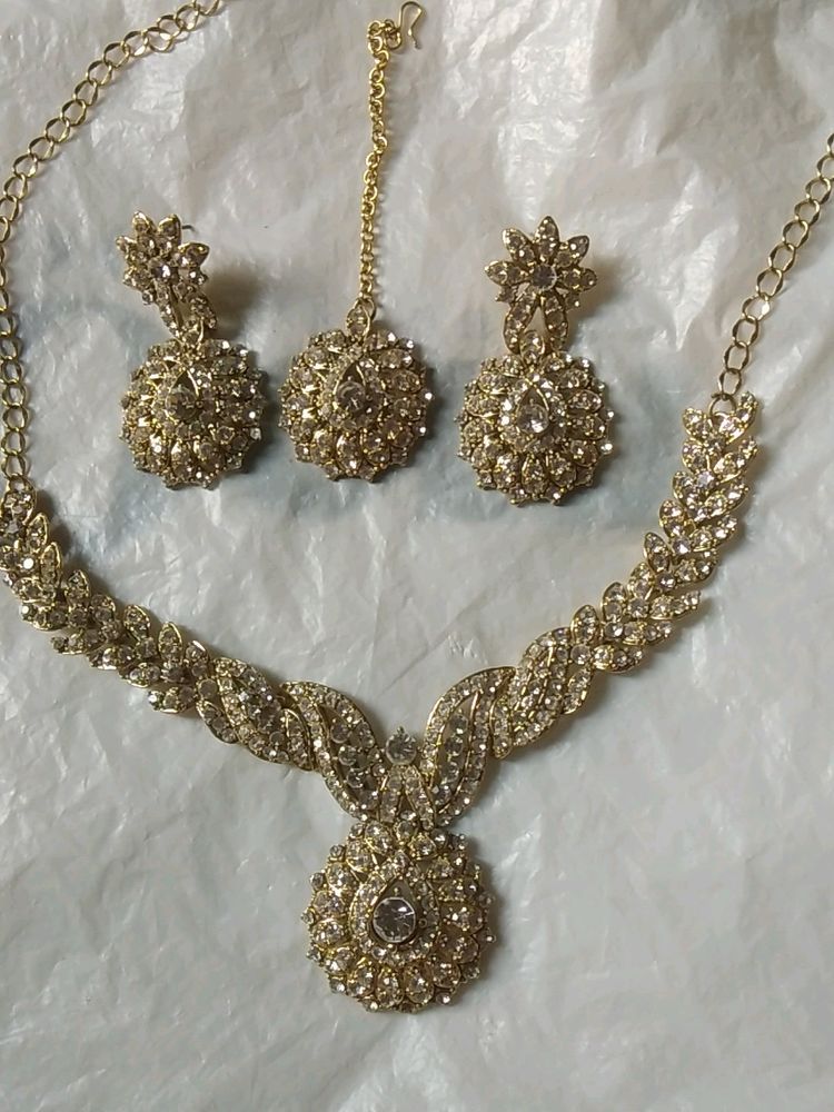 diamond  Neckalce set with earrings and maang tikk
