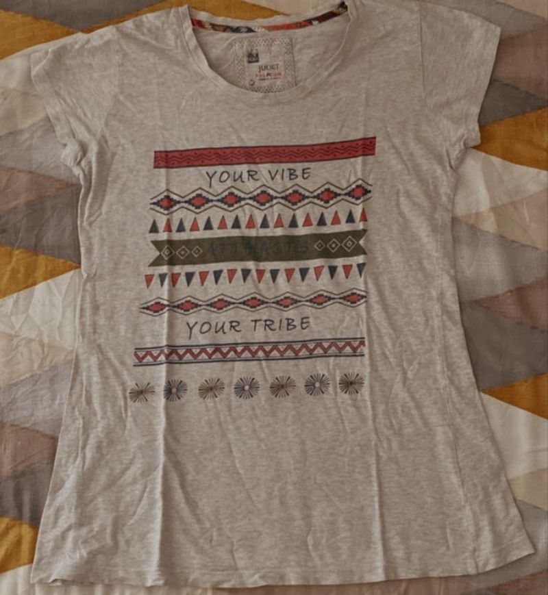 T-shirt From Juliet SIZE- M
