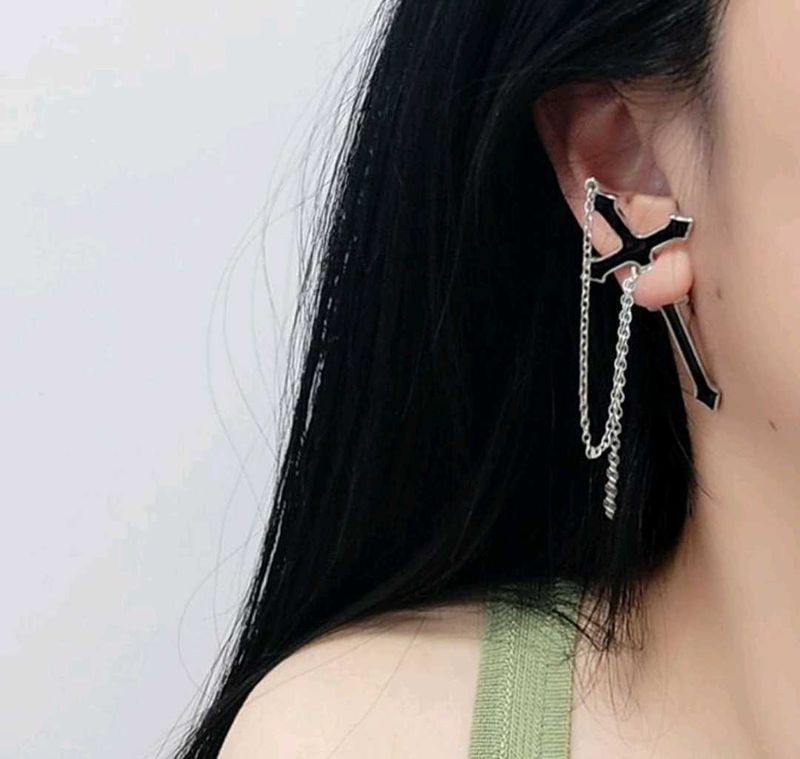 Cross Chain EarCuff