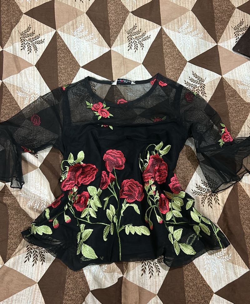 BLACK FLORAL TOP