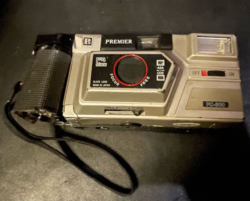 Premier PC-500 Vintage Camera – Damaged