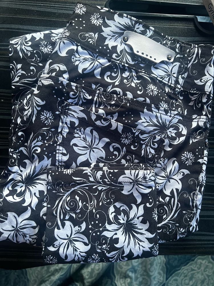 Black Floral Print Jegging Stretchable