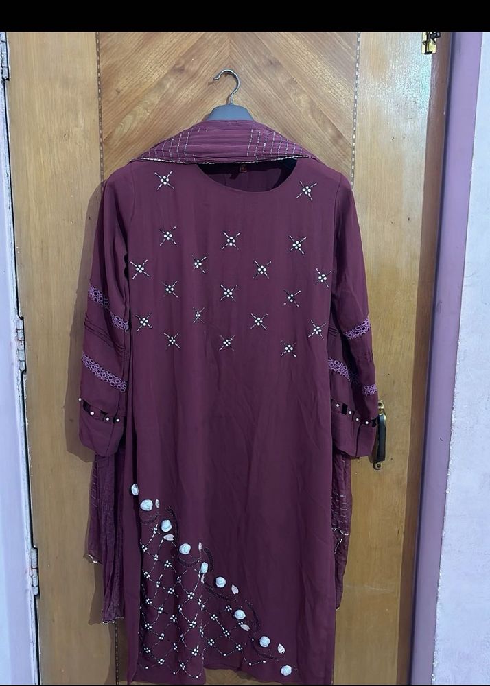 Pakistani Embroidered Kurti Set