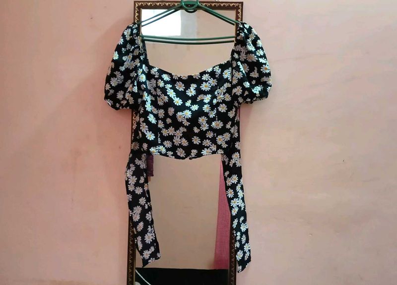 Daisy Puff Sleeve Crop Top
