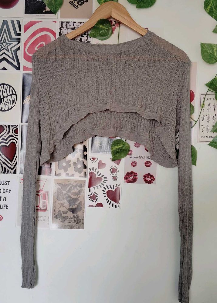 Grey crop winter top 🤍