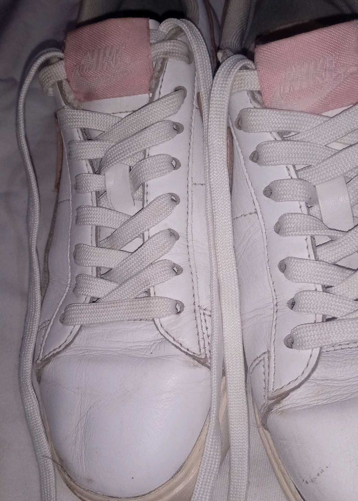 AUTHENTIC NIKE blazer Low