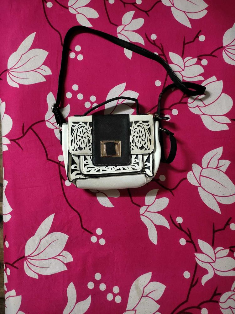 ❤‍🔥Black &amp; White Floral Laser Cut Bag