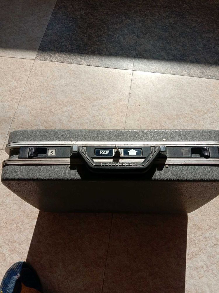 VIP 💼briefcase.Yeh Ulta Nahin Khulta.