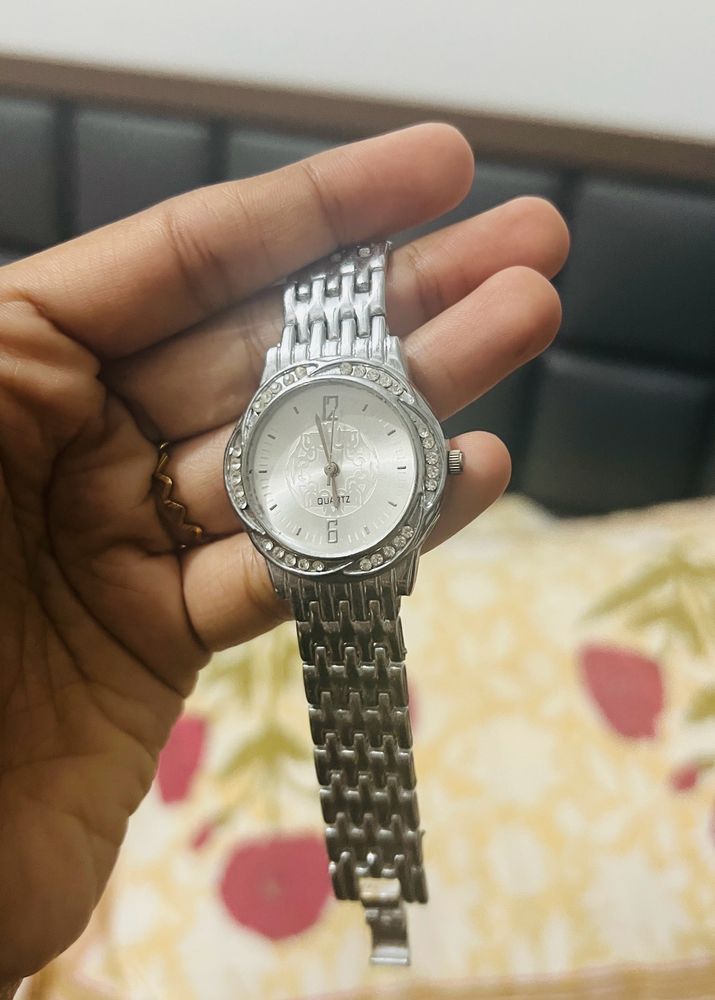 Quartz Watch For Women Low Budget Price Cheap