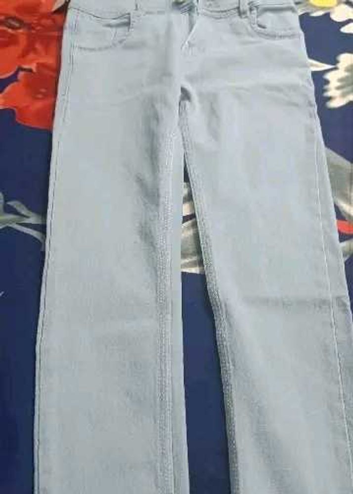 Stylish White Skinny Fit Jeans for Women