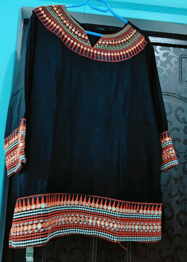 Embroidered Detail Black Tunic