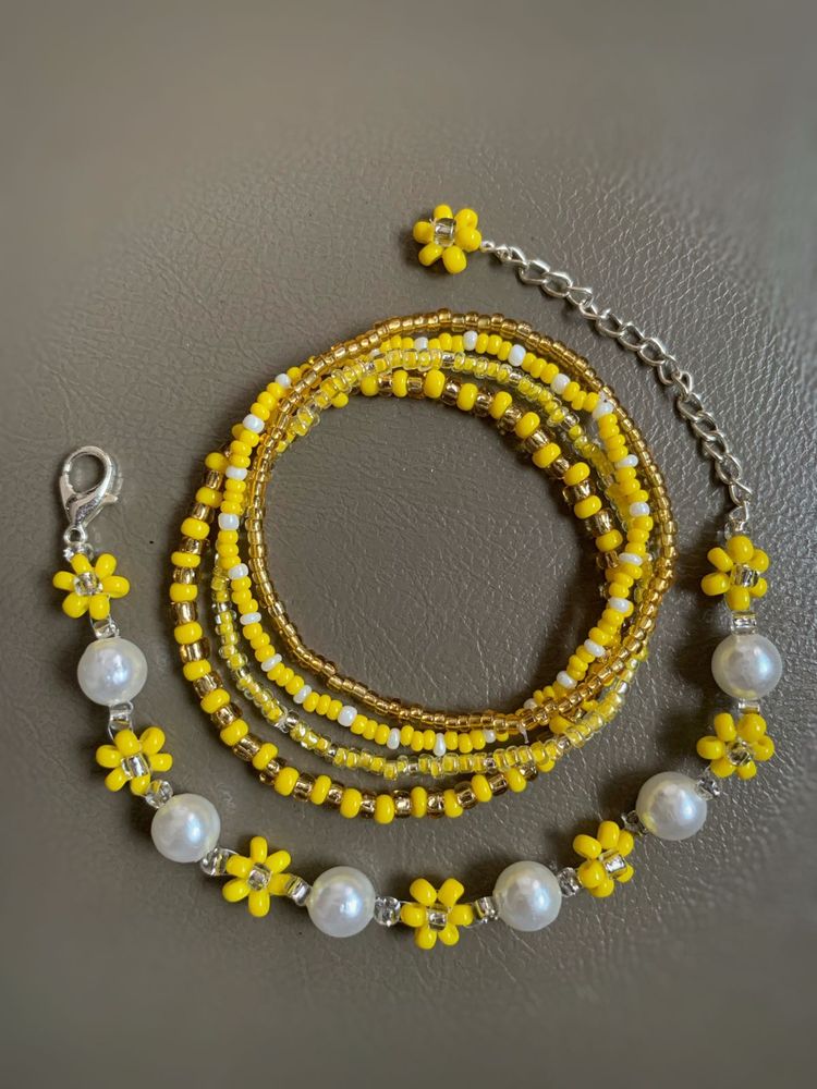 Add a pop of yellow to your stack 💛