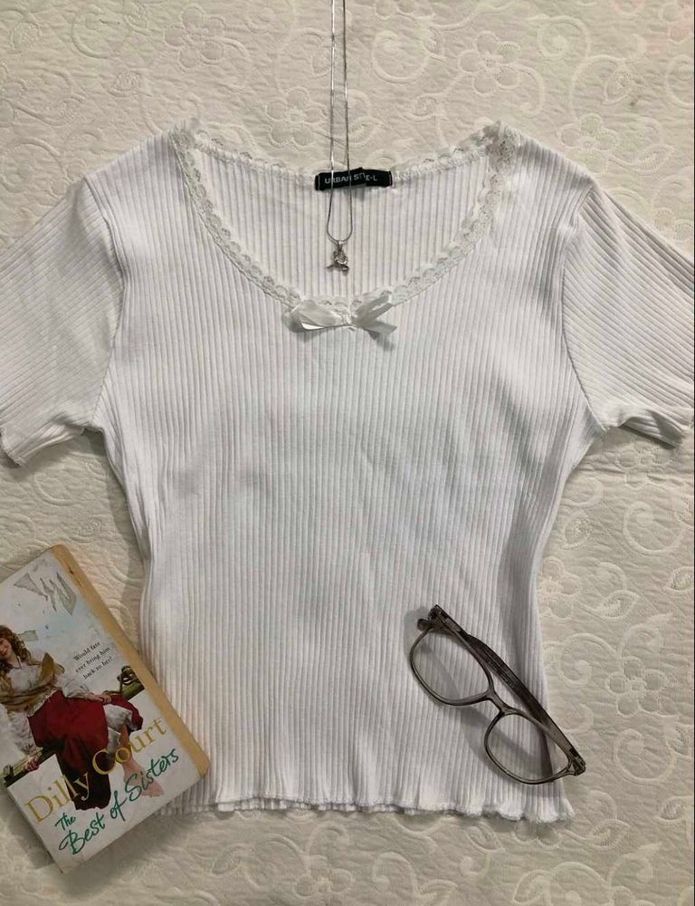 Cute White Ribbed Crop Top🫶(size L)