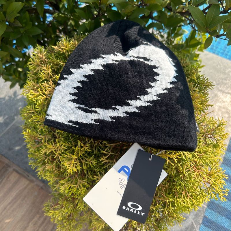 Oakley x Piet Static Beanie in black