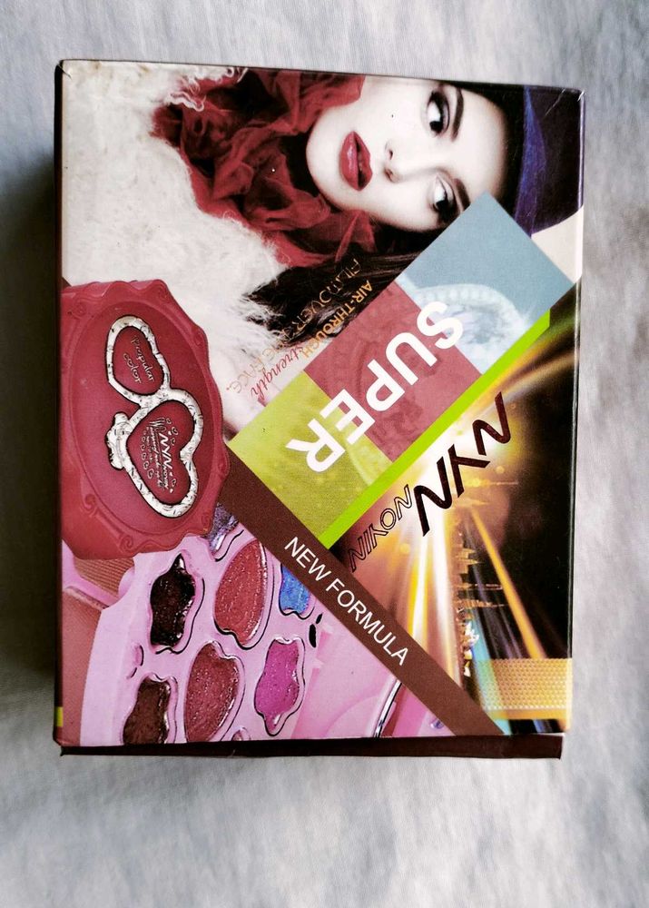 NWN Super Makeup Kit