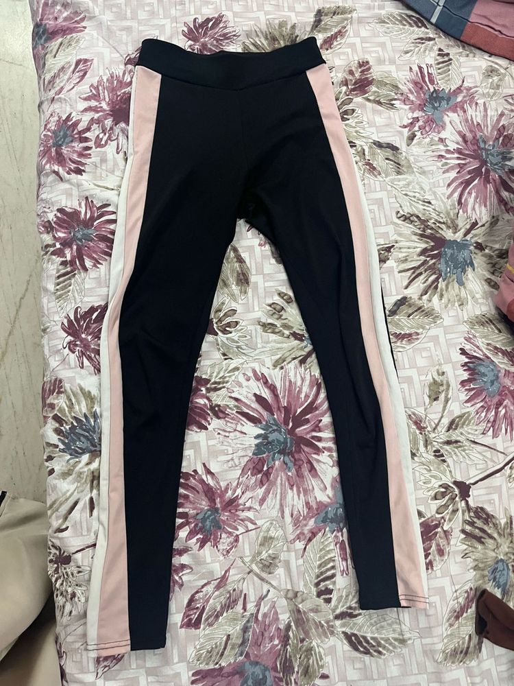 Stylish Black Leggings with Stripe Detail