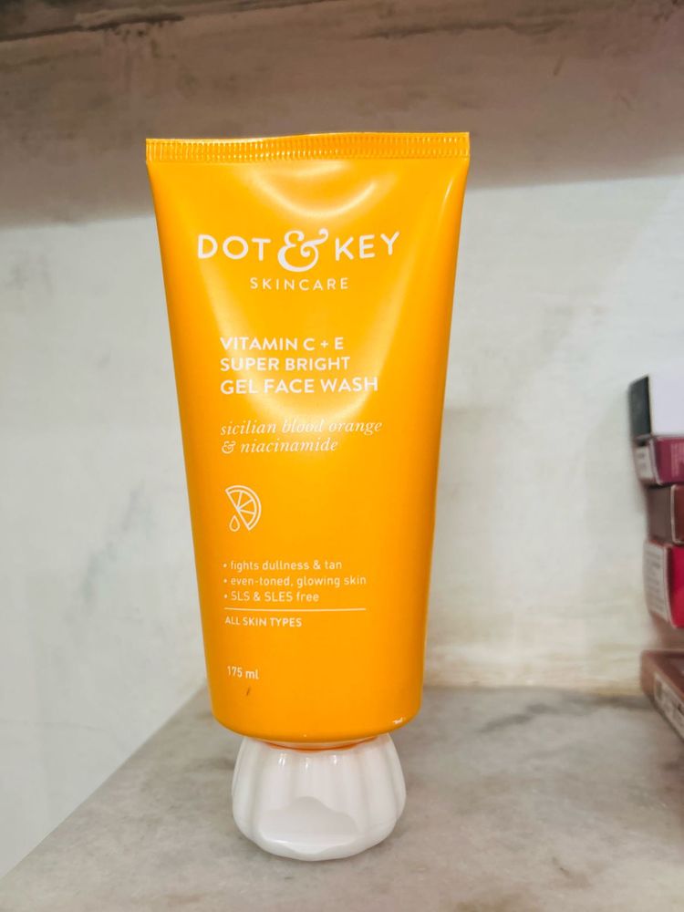 Dot &amp; Key Face Wash