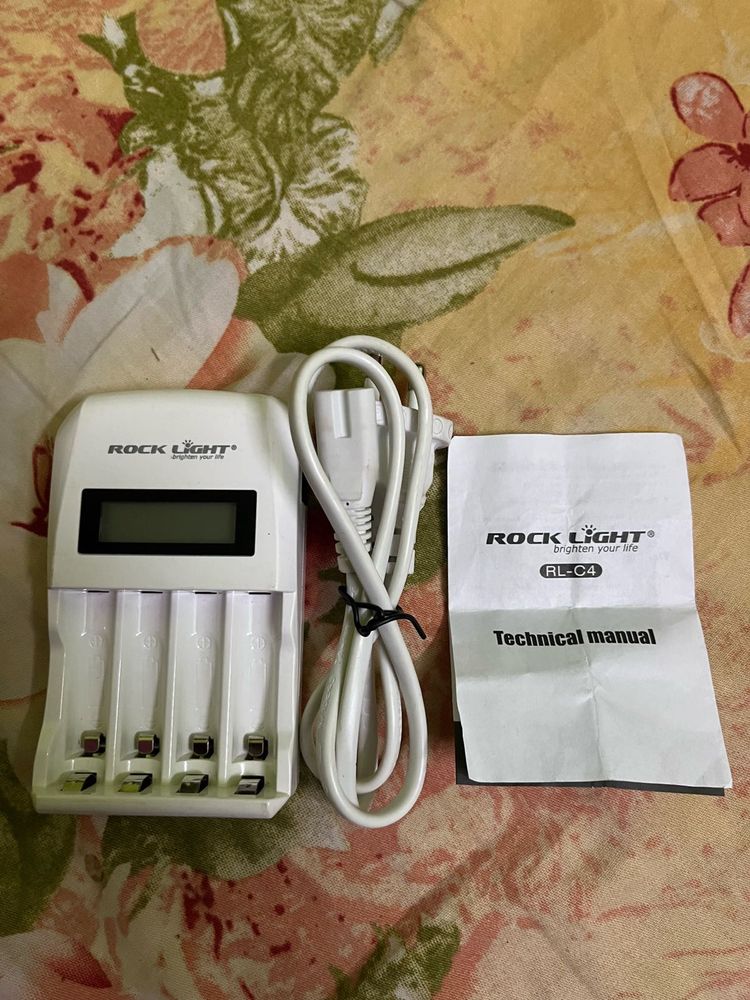 Rock Light Battery Charger RL-C4 And 4 Batter