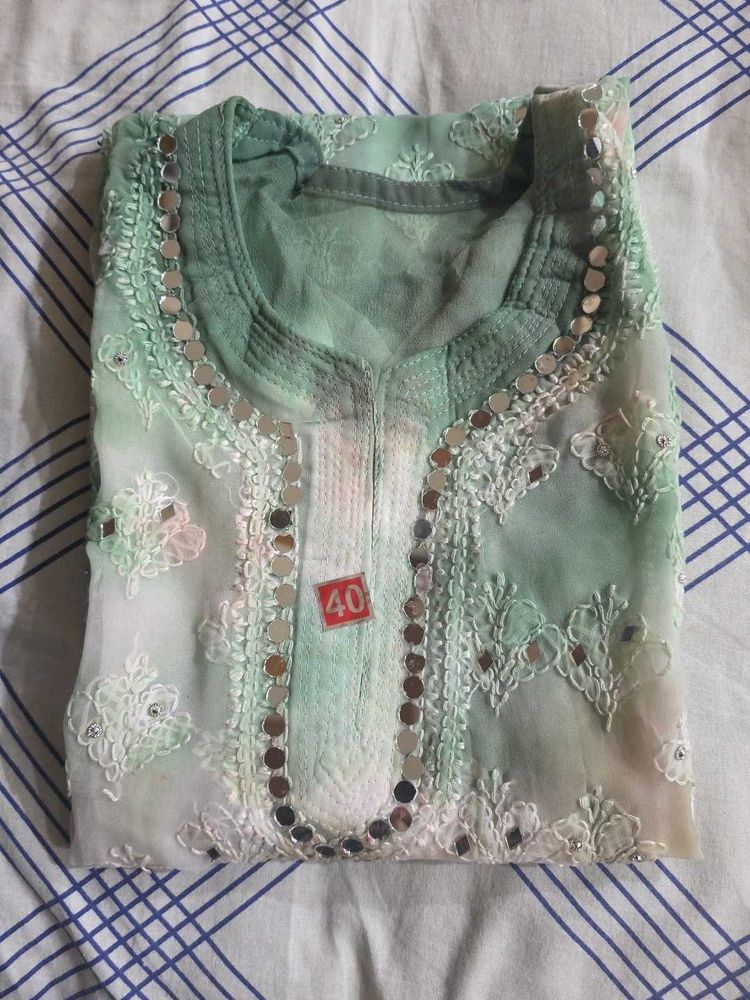 Lucknowi Chikankari kurti