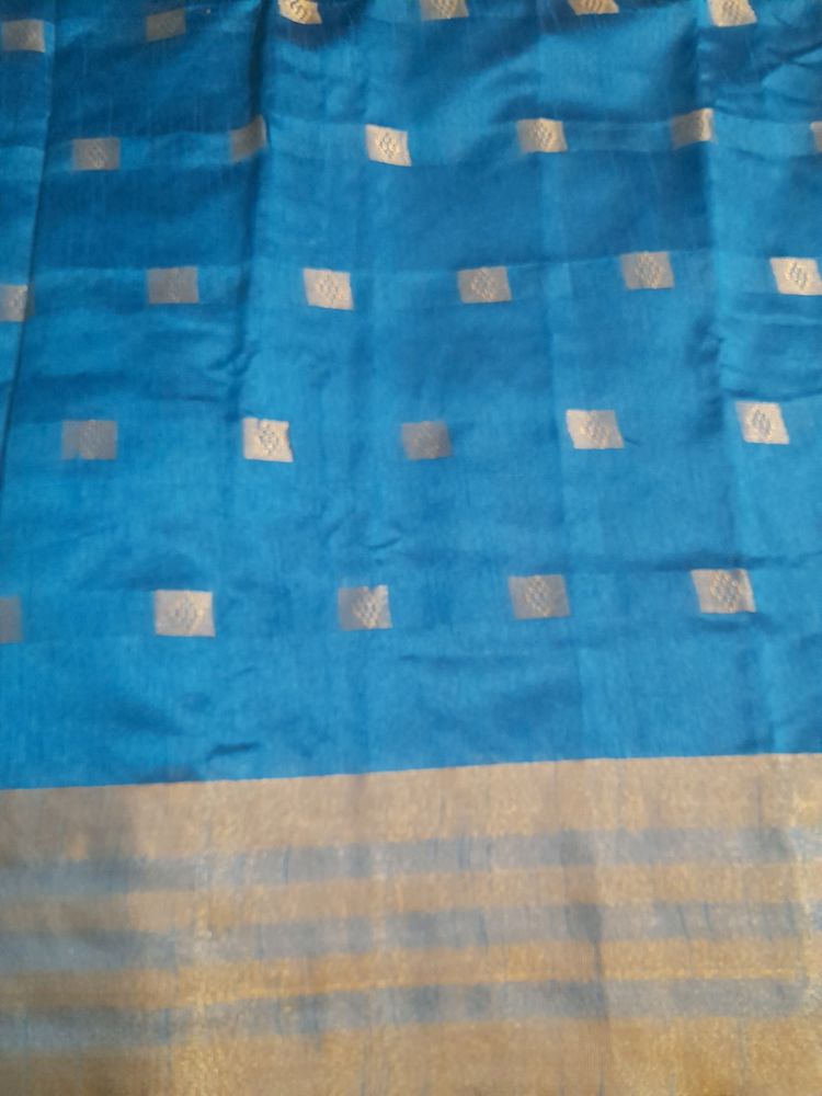 Peacock Blue Grand Saree with Contrast Blouse