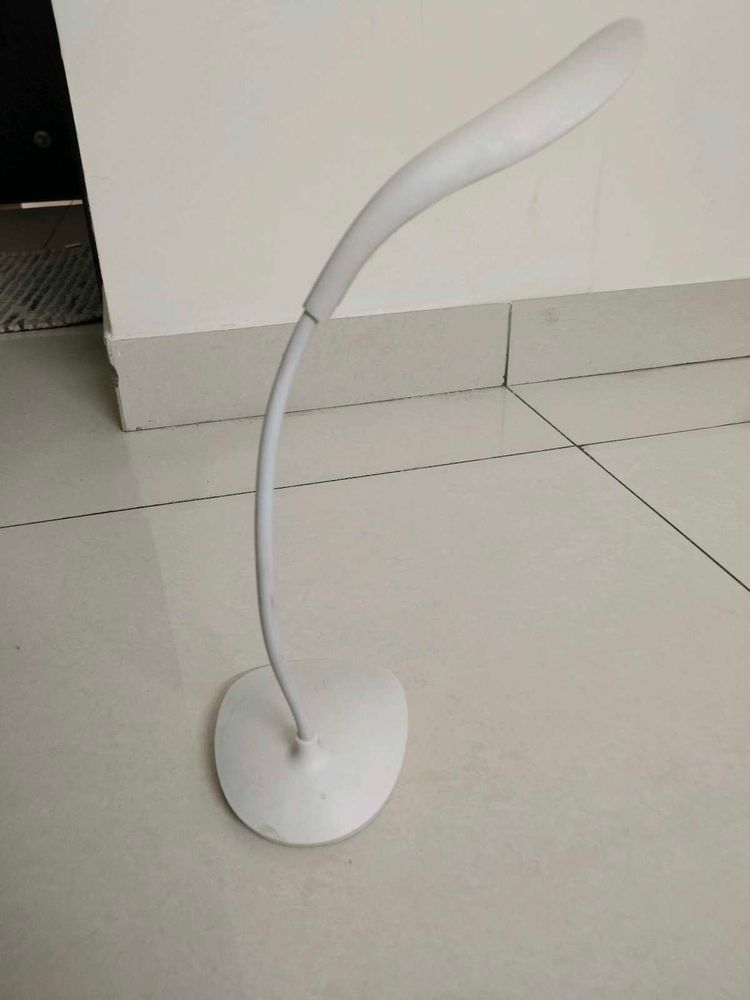 Modern White Desk Lamp