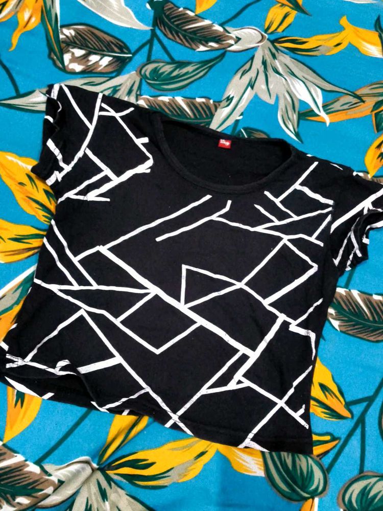 Crop Top Black N White
