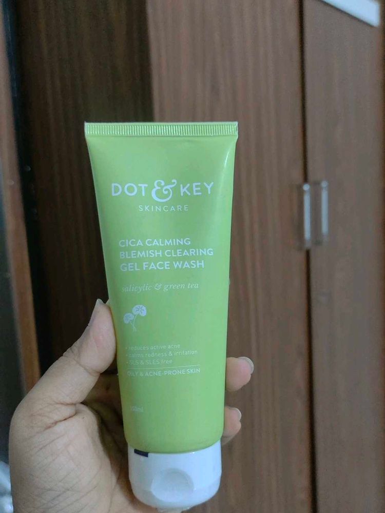 Dot &amp; Key Face Wash