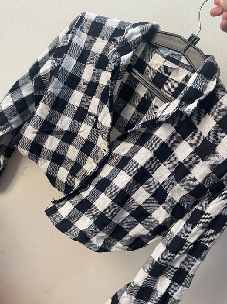 🖤Checkered Crop shirt
