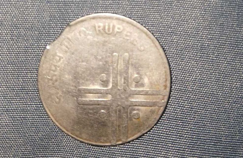 Two Rs Cross Coin Clip Error