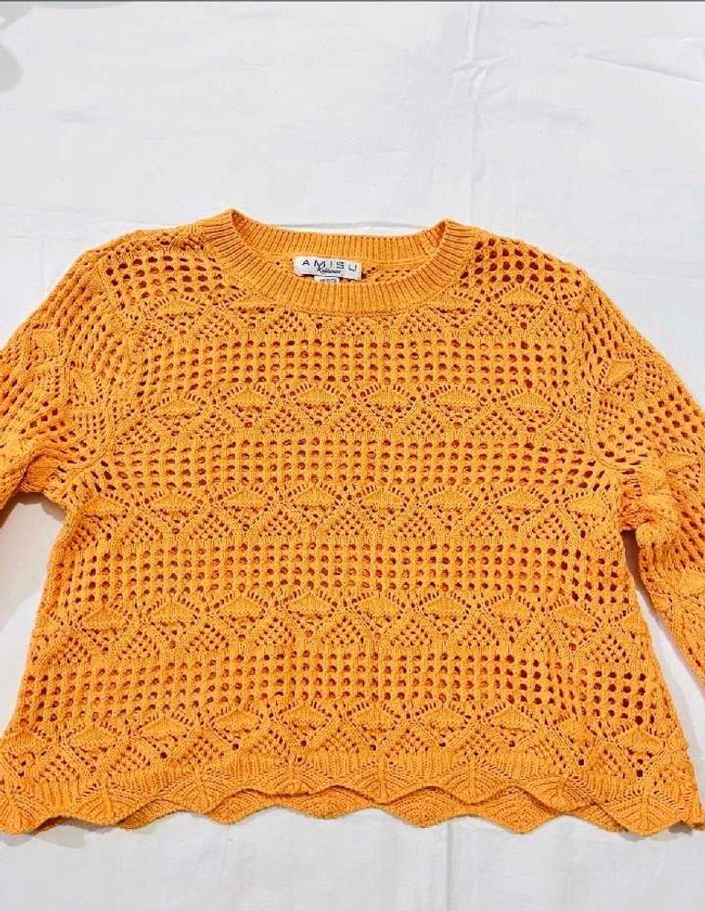 MUSTARD CROCHETTE CROP TOP