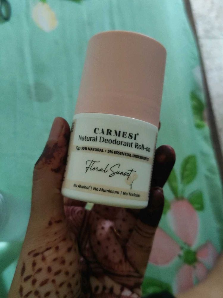 Carmesi Natural Underarm Roll On