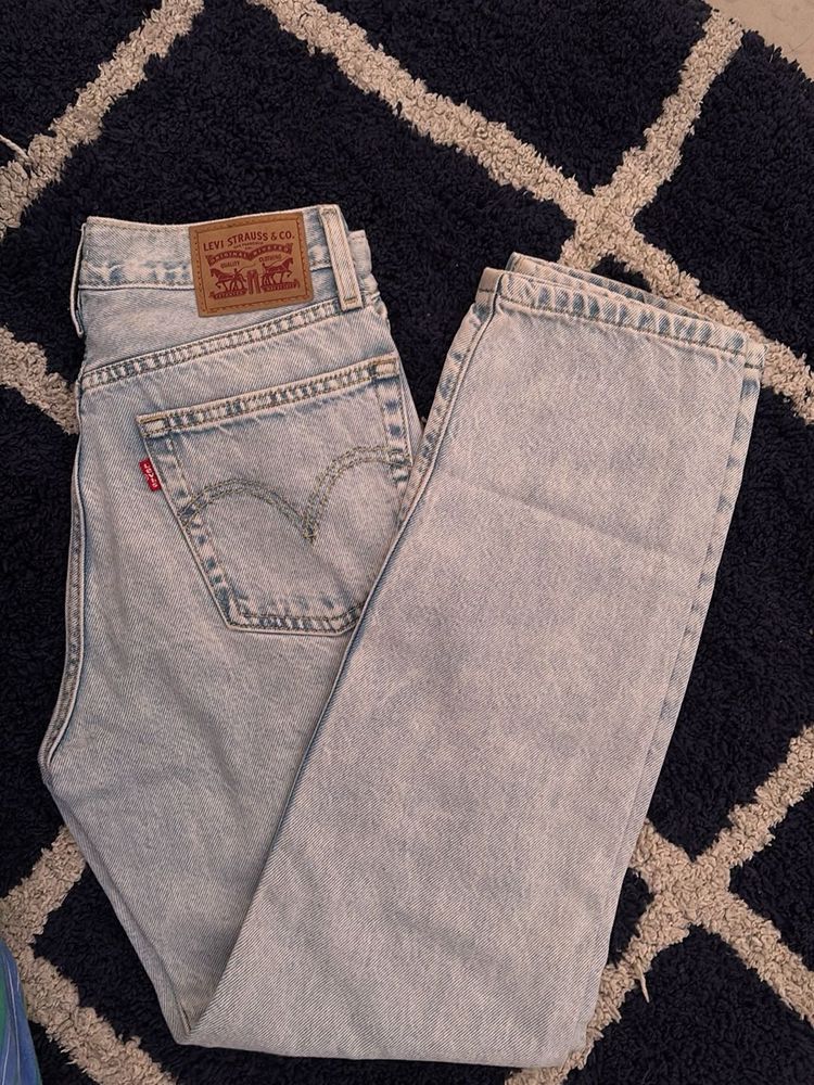 Levi’s Heavy Washed Mid Rise Straight Fit Jeans