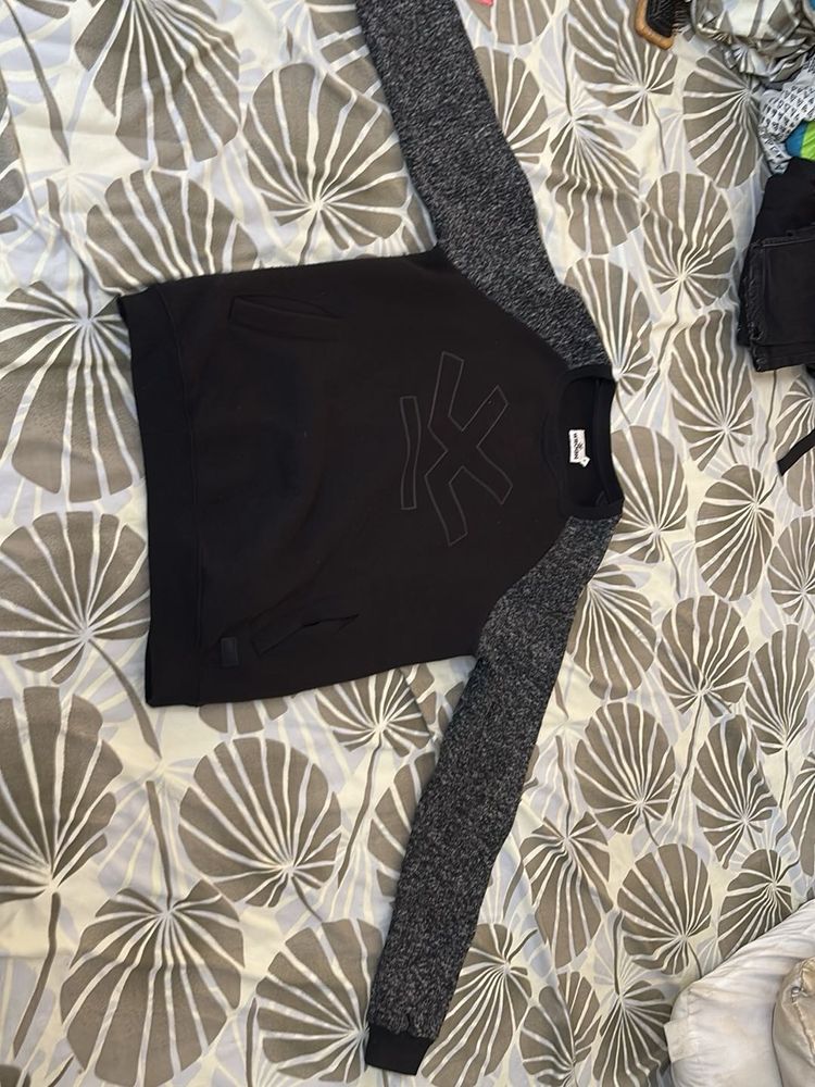 Rarely Used Sweatshirts (Wrogn, Size S)