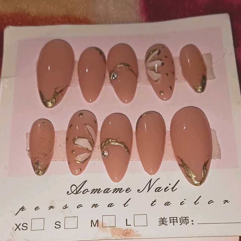 nude Press on nails