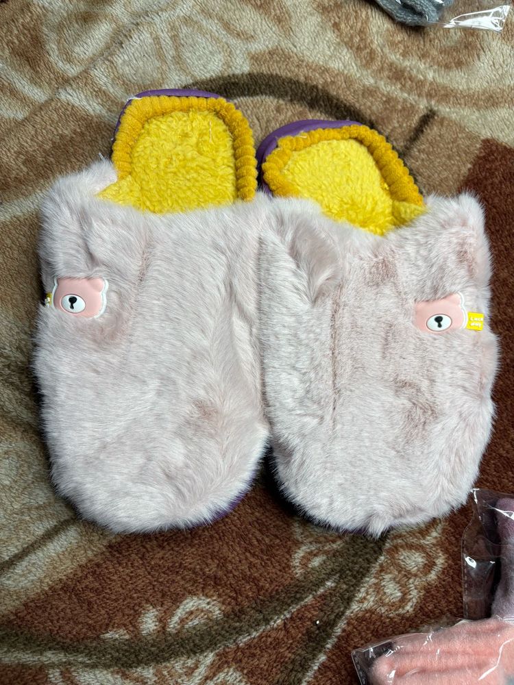 last pc offer Fuzzy Pink Bear Slippers