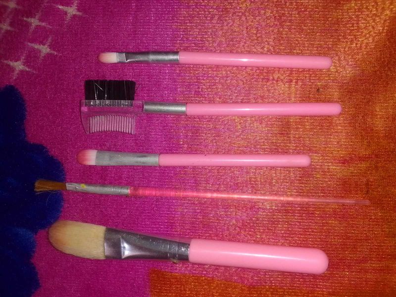 MAKE UP BRUSH IN 5 PCS..