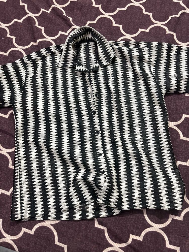 Patterned Black &amp; White Shirt
