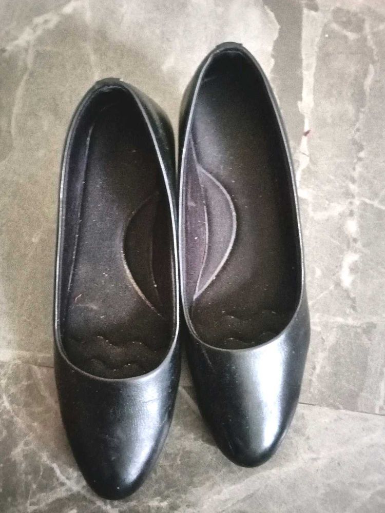 Black Comfort Flats
