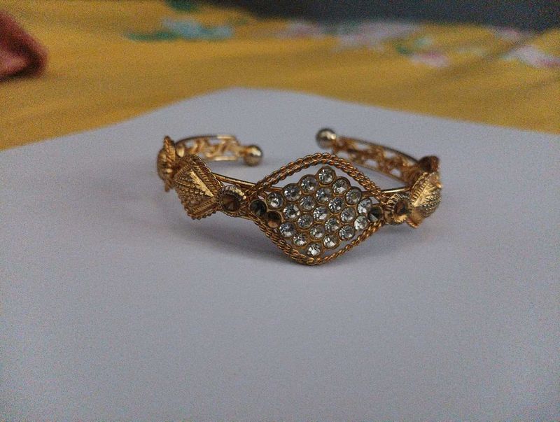 Vintage Gold Tone Cuff Bracelet