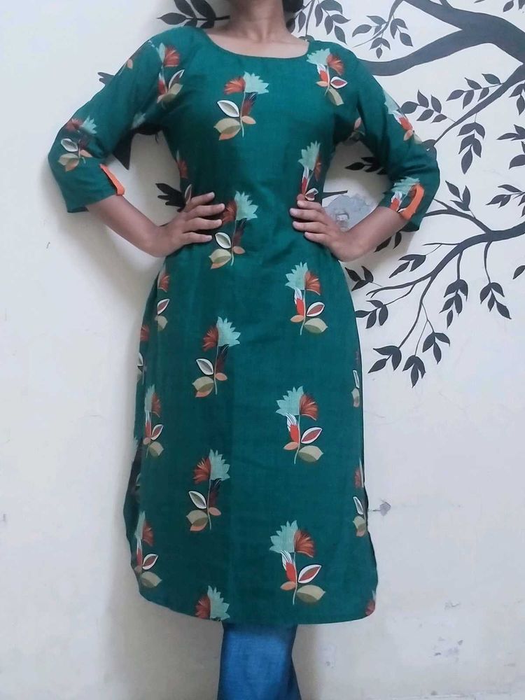 Green 💚 Beautiful Kurti With Flower Printed 🌺