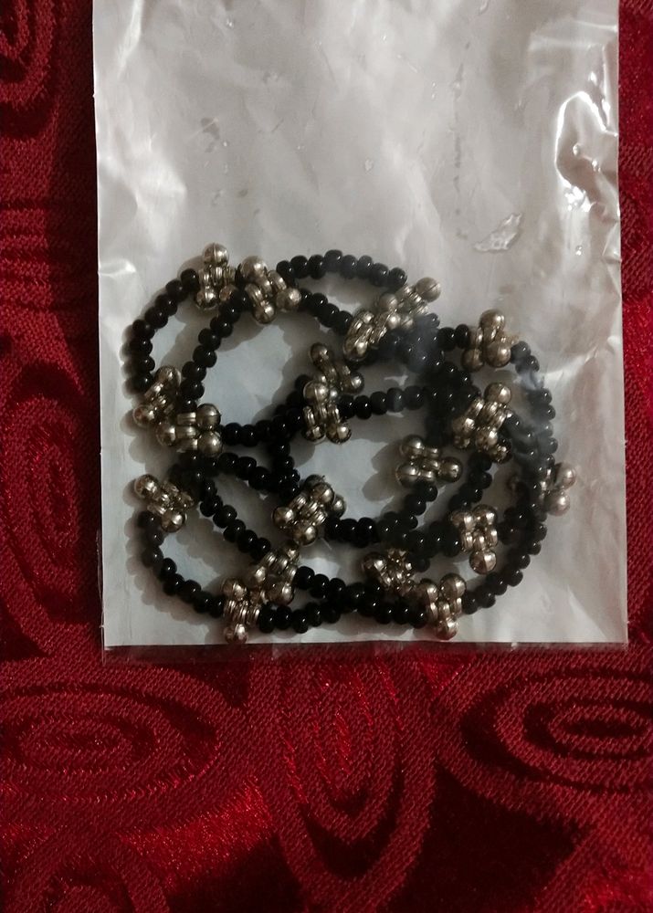 Ankelet Black And Silver