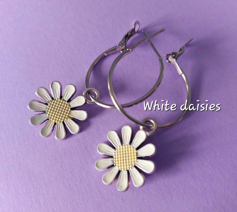 White Daisy Earring Hoops🤍🪽