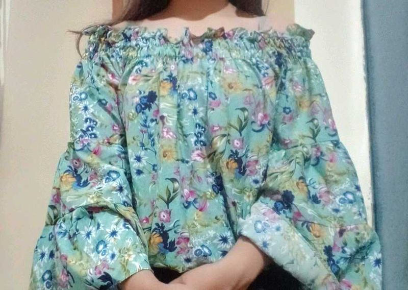 Off-shoulder Top.