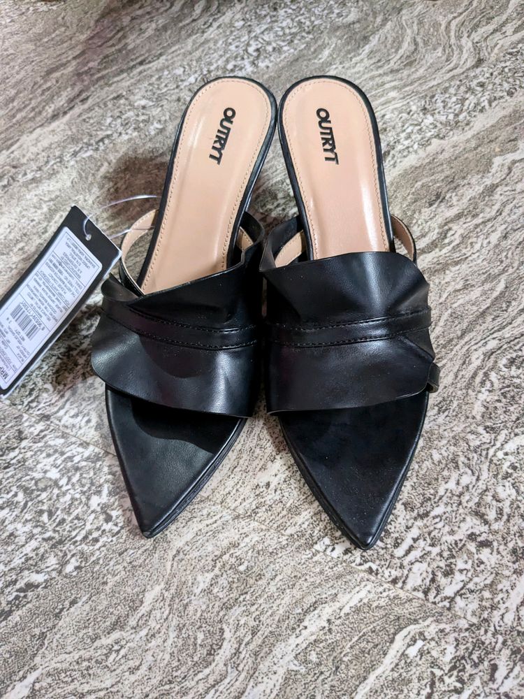 Black Pencil Heels 👠