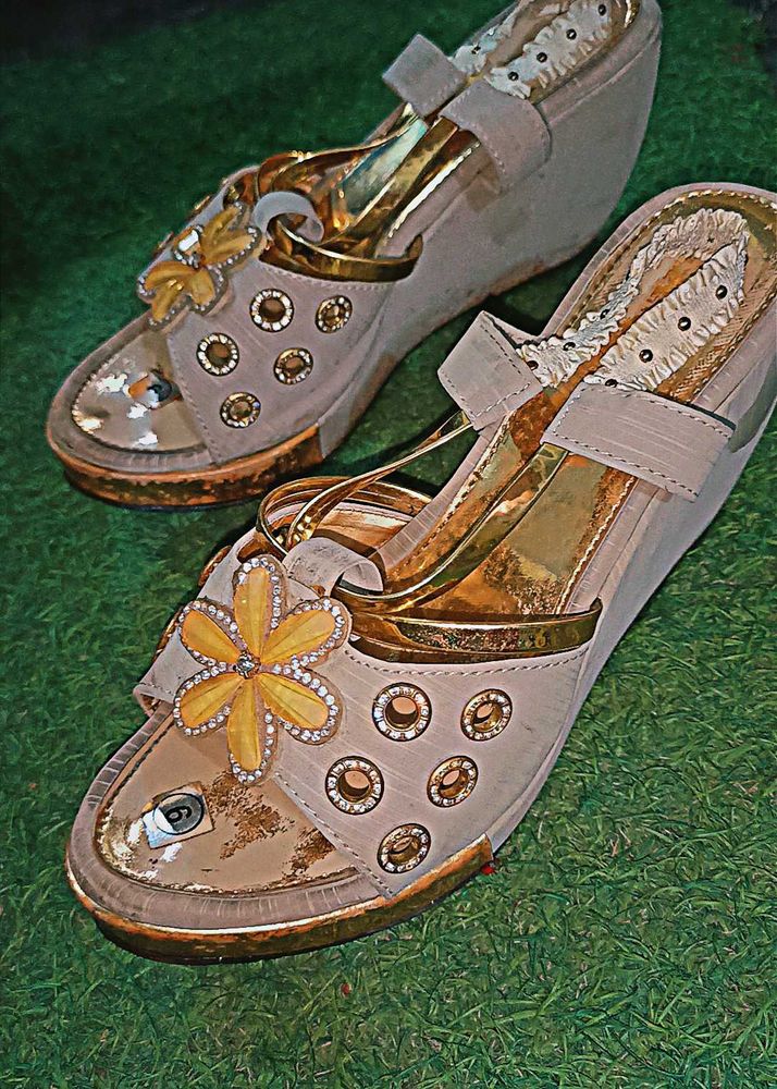 Women&#39;s Wedges with Floral Accent