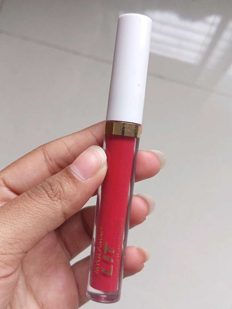 MyGlamm LIT Lipstick