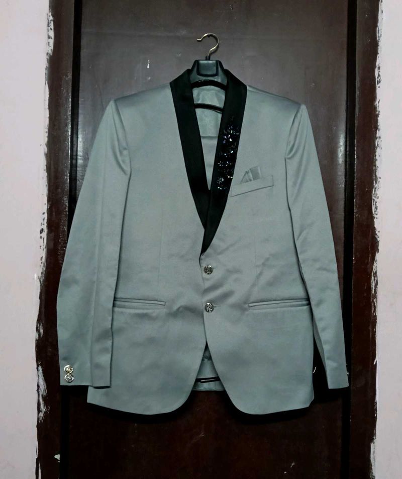 Stylish 3 Piece Grey Suit &amp; Blazer